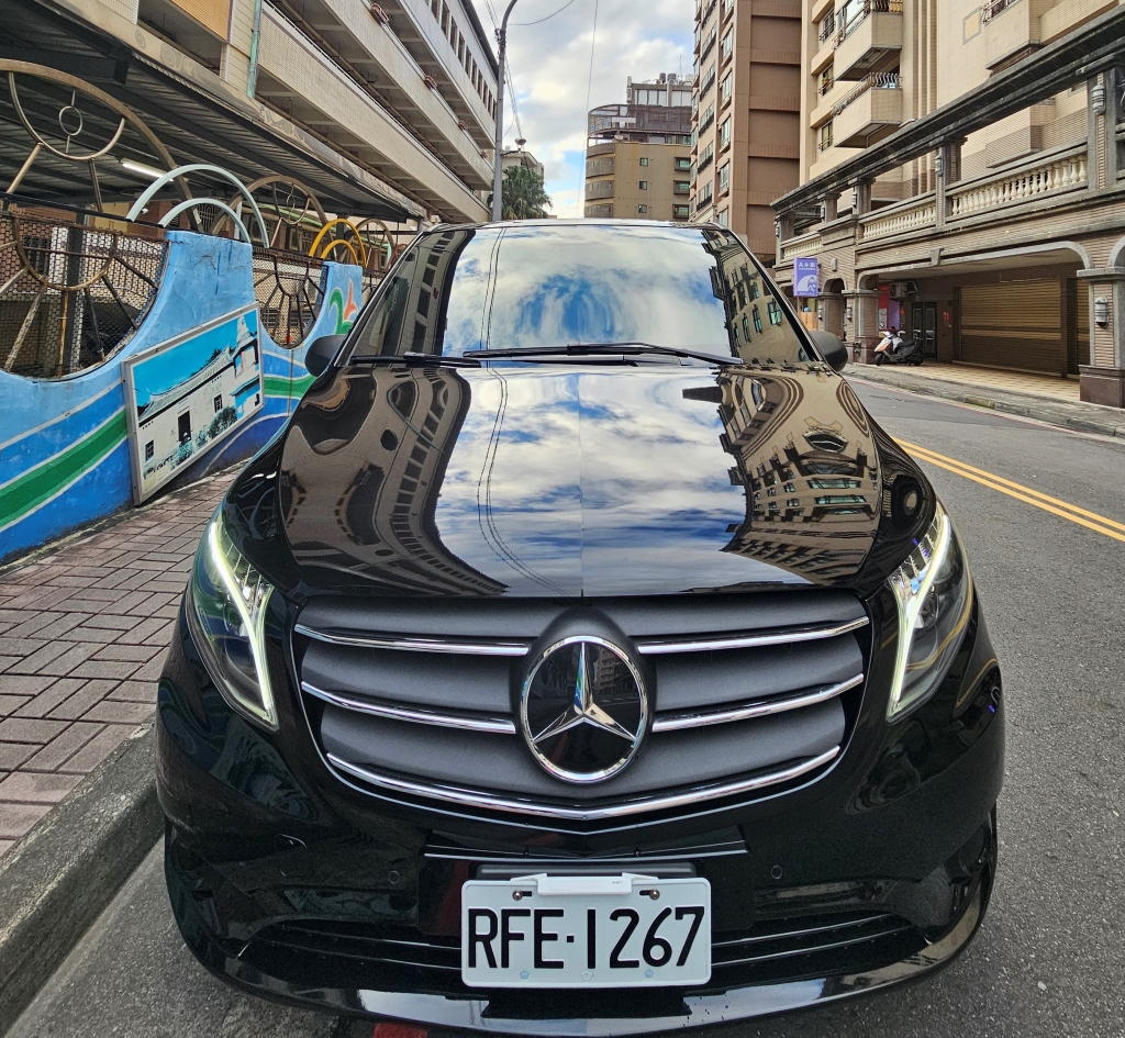 舒適9座車